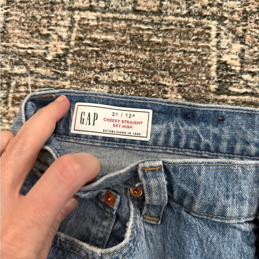 GAP Light Blue Straight Leg Women's Jeans - Picture 2 of 3